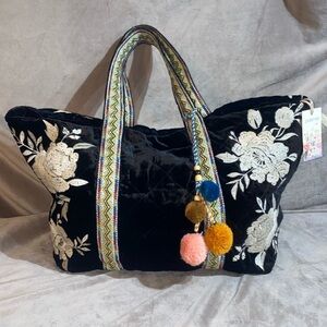 🆕 Johnny Was Santal Velvet Quilted
Tote Bag Coco - J05319-8